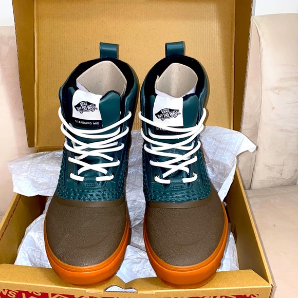 Vans Other - Vans Standard Mid Snow MTE